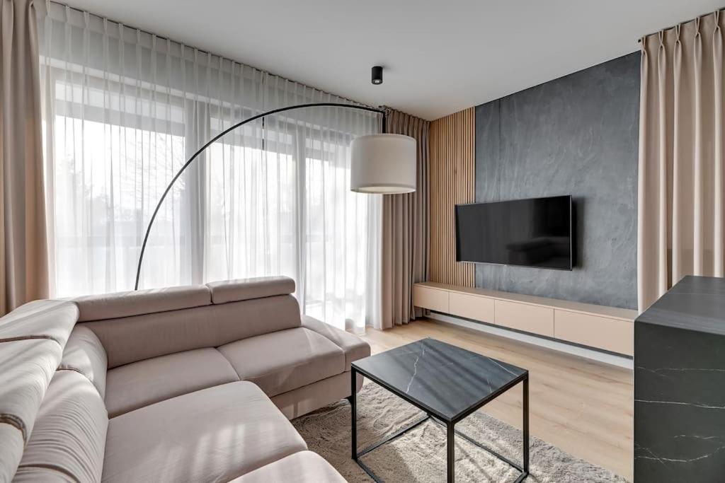 Zajezdnia Wrzeszcz 2 By Grand Apartments Γκντανσκ Εξωτερικό φωτογραφία