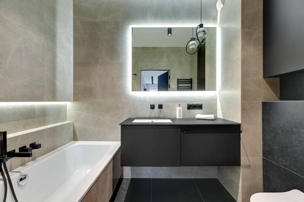Zajezdnia Wrzeszcz 2 By Grand Apartments Γκντανσκ Εξωτερικό φωτογραφία